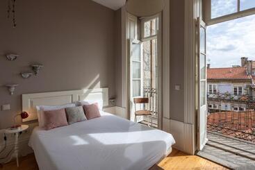 تختخواب و صبحانه Being Porto Hostel