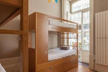 تختخواب و صبحانه Being Porto Hostel