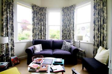 تختخواب و صبحانه Hosking House