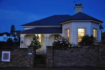 تختخواب و صبحانه Hosking House