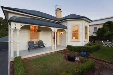 تختخواب و صبحانه Hosking House