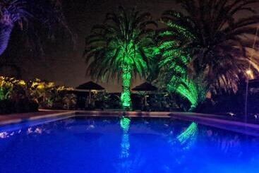 تختخواب و صبحانه Villa Paraiso Naturism Optional Adults Only