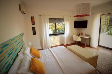Cascais Cool Hostel Suites & Pool