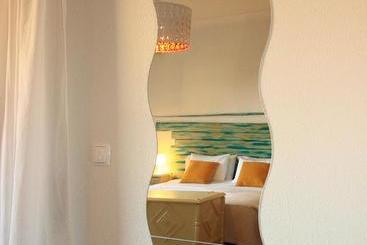 Cascais Cool Hostel Suites & Pool
