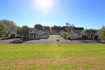 Kapiti Lindale Motel And Conference Centre