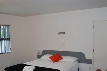 Kapiti Lindale Motel And Conference Centre