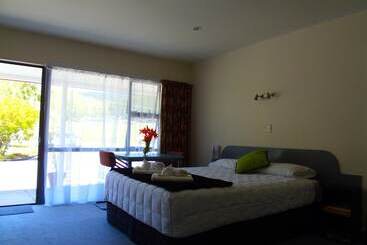Kapiti Lindale Motel And Conference Centre