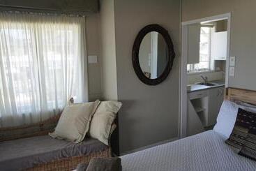 مُتل Nana Glads Beachfront Accommodation