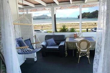 مُتل Nana Glads Beachfront Accommodation