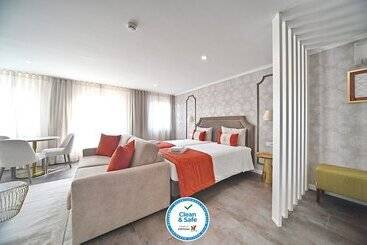 هاستل Famous Crows Lisbon Suites