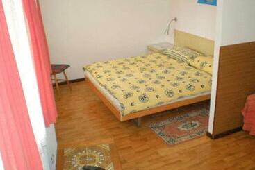 تختخواب و صبحانه Garni Molinazzo