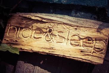 تختخواب و صبحانه Hide&sleep