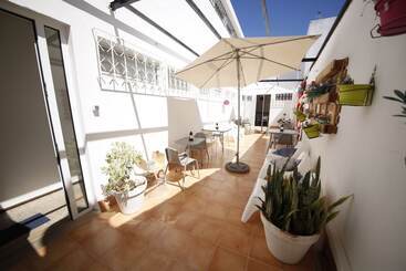 تختخواب و صبحانه The Story Guest House   Adults Only