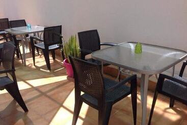 تختخواب و صبحانه The Story Guest House   Adults Only