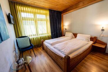 Curuna Hotel Garni B&b