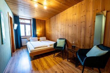 Curuna Hotel Garni B&b
