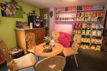 Общежитие Schutzenbach Backpackers For Adults 18 35