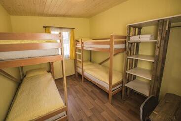 Общежитие Schutzenbach Backpackers For Adults 18 35