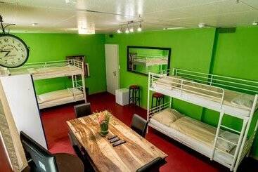 هتل & Backpackers Zak Schaffhausen