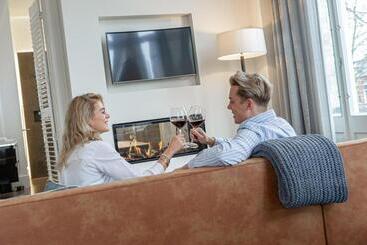 Отель Bossche Suites Stationsweg