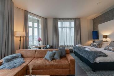 Отель Bossche Suites Stationsweg
