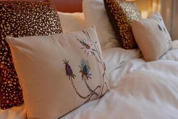 Отель Bossche Suites Stationsweg