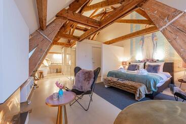 Отель Bossche Suites Stationsweg