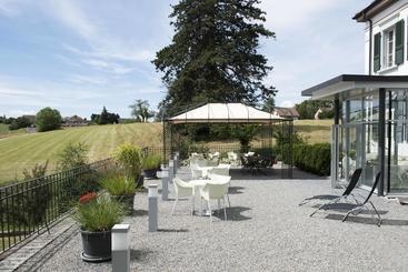 Отель Hôtel Le Funi De Cossonay