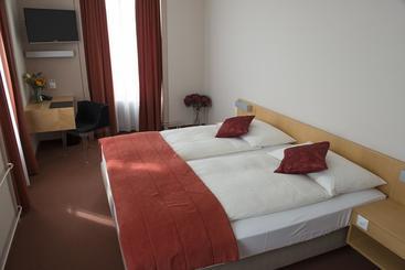 Отель Hôtel Le Funi De Cossonay