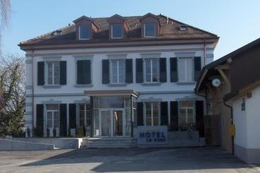 Отель Hôtel Le Funi De Cossonay