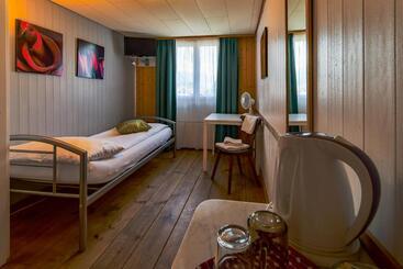 Hotelli Tell And Apartments
