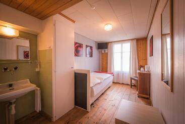 Hotelli Tell And Apartments