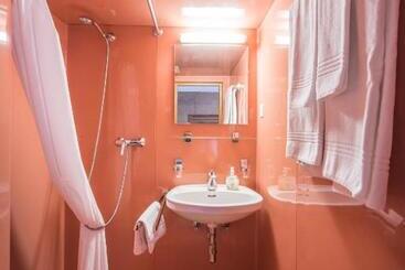Hotelli Tell And Apartments