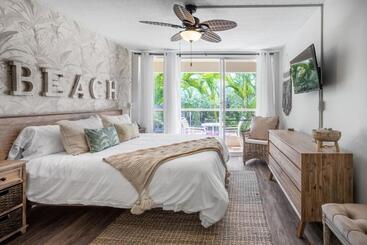 Newly Renovated Studio & Walkable To Beaches, Shops & Dining!