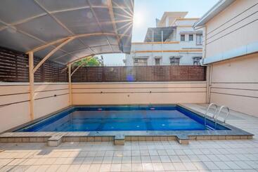 تختخواب و صبحانه Hill Crest Villa Lonavala