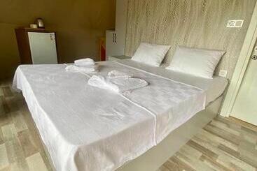 هتل Golifehouses