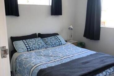 פנסיון The Green Guesthouse   Semi Rural Family Unit Lower Hutt