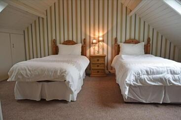 Mardan House B&b