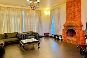 پانسیون Wenzi Luxury Homes