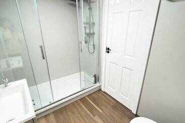 هاستل Welsh Holiday Accommodation   Modern Living