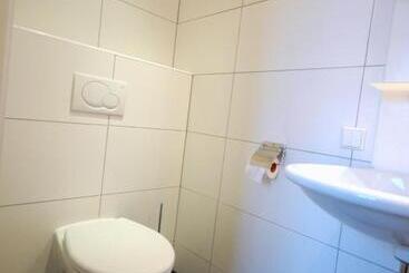 تختخواب و صبحانه Ensche Day Inn
