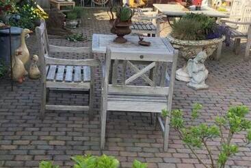 تختخواب و صبحانه Logement Brocante