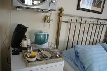تختخواب و صبحانه Logement Brocante