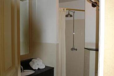 تختخواب و صبحانه Logement Brocante