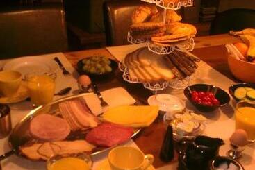 Bed & Breakfast  Op 7