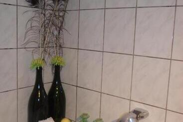 Bed & Breakfast  Op 7