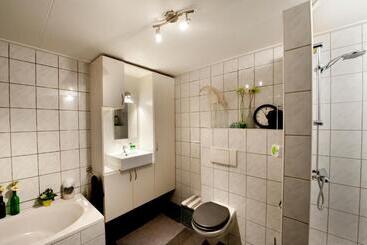 Bed & Breakfast  Op 7