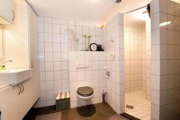 Bed & Breakfast  Op 7