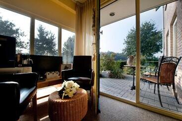 Bed & Breakfast  Op 7