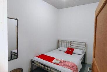 پانسیون Motel Penginapan Sartika